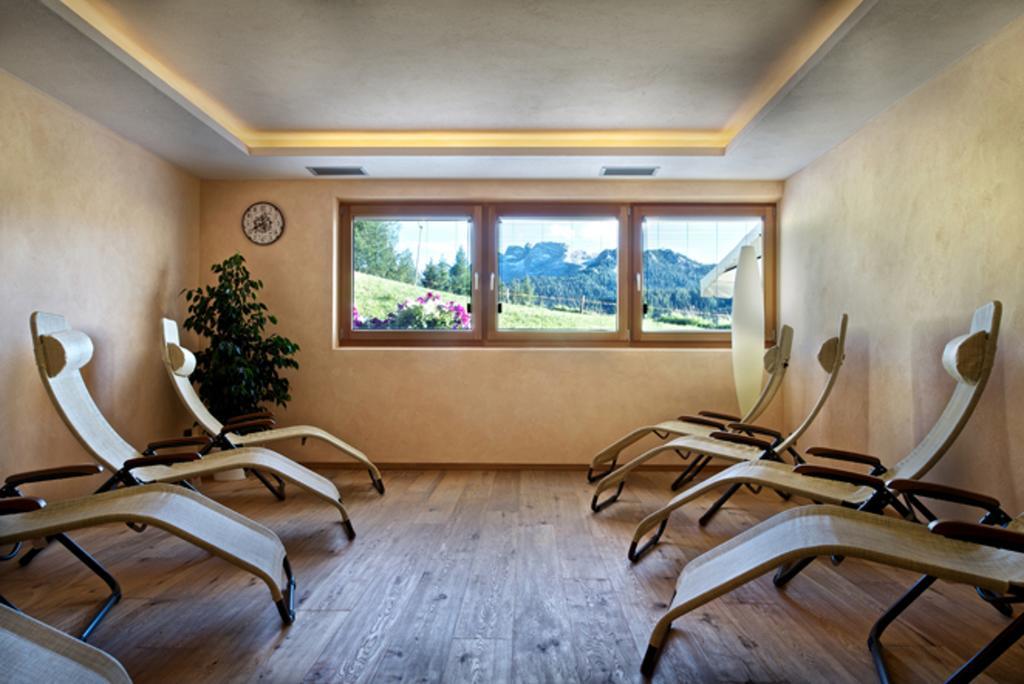 B&B - Hotel Ciasa Rue Blanch San Cassiano (Badia) Exterior foto
