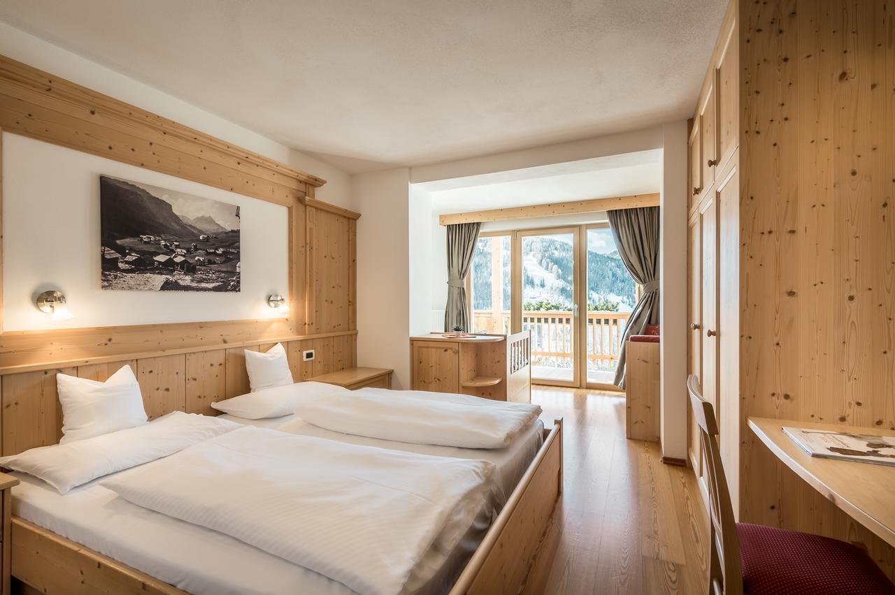 B&B - Hotel Ciasa Rue Blanch San Cassiano (Badia) Exterior foto